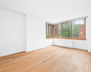 235 E 40th St - Photo Thumbnail 4