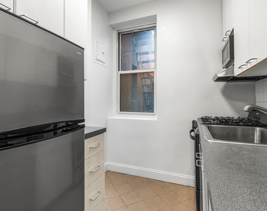 360 W 55th St - Photo Thumbnail 5