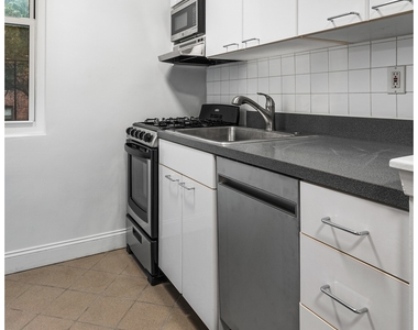 360 W 55th St - Photo Thumbnail 4