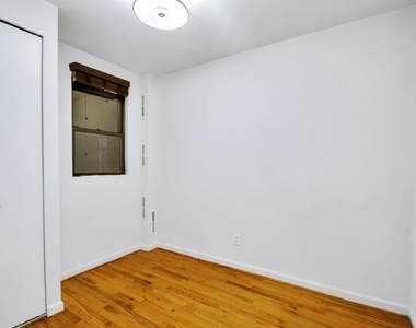 West 49th Street - Photo Thumbnail 3