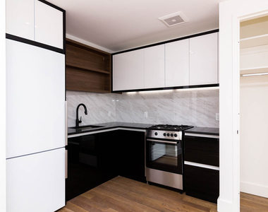 581 Ocean Pkwy 8E - Photo Thumbnail 9