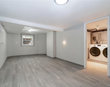 79 Edgewood Avenue - Photo Thumbnail 16