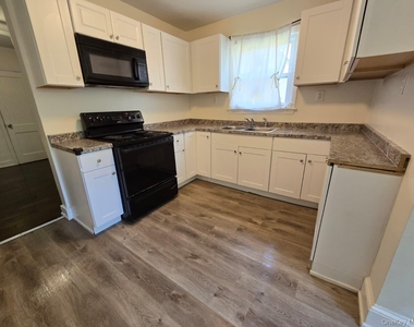 42 Quassaick Avenue - Photo Thumbnail 2