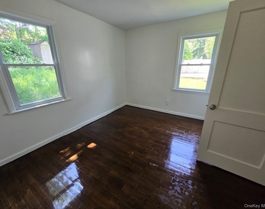 42 Quassaick Avenue - Photo Thumbnail 5