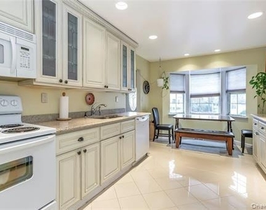 6 Manors Drive - Photo Thumbnail 5