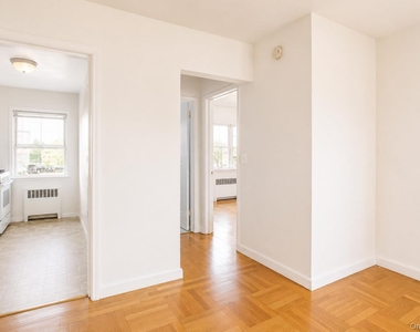 325 Shore Road - Photo Thumbnail 2