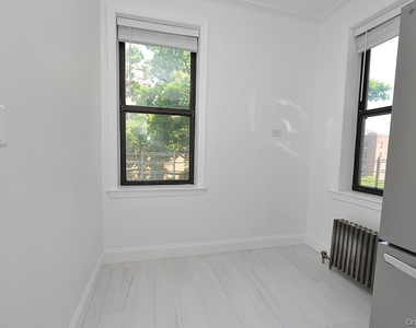1 Broad Parkway - Photo Thumbnail 16
