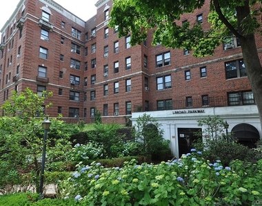 1 Broad Parkway - Photo Thumbnail 4