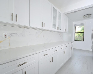 1 Broad Parkway - Photo Thumbnail 10