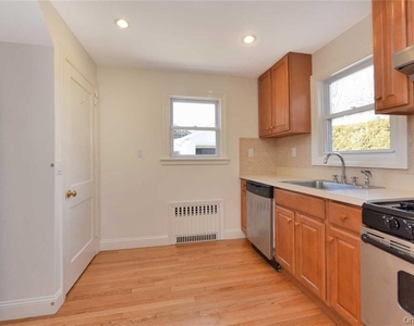 30 N Maryland Avenue - Photo Thumbnail 4