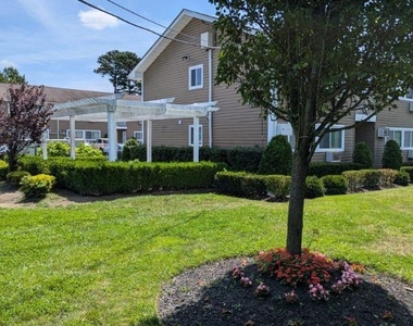 1737 N Gardiner Drive - Photo Thumbnail 7