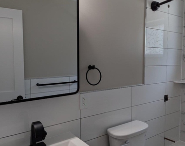 1737 N Gardiner Drive - Photo Thumbnail 5