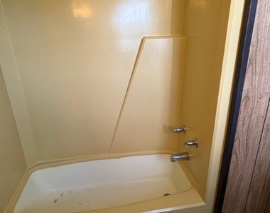 207 Highland Avenue - Photo Thumbnail 4
