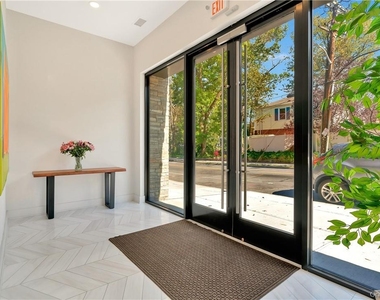 8 Boulevard W - Photo Thumbnail 16