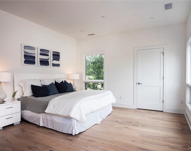 8 Boulevard W - Photo Thumbnail 10