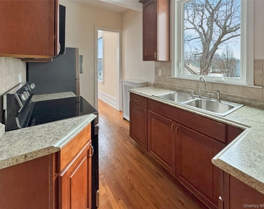 3604 Lexington Avenue - Photo Thumbnail 2