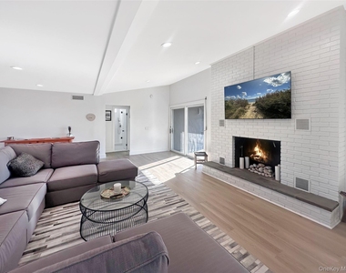 1225 Leeton Drive - Photo Thumbnail 7
