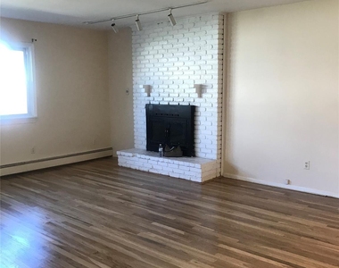 8 Locust Street - Photo Thumbnail 6