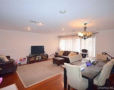 100 Cuttermill Road - Photo Thumbnail 4