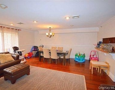 100 Cuttermill Road - Photo Thumbnail 5