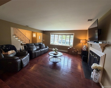 3 Deeringwood Lane - Photo Thumbnail 7