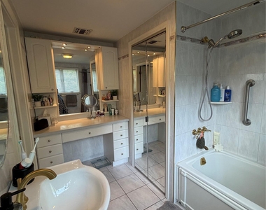 3 Deeringwood Lane - Photo Thumbnail 17