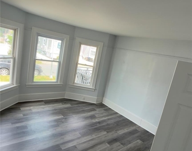 21 Hoffman Avenue - Photo Thumbnail 1