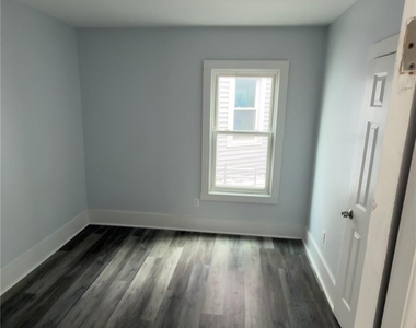 21 Hoffman Avenue - Photo Thumbnail 4
