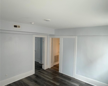 21 Hoffman Avenue - Photo Thumbnail 3