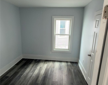 21 Hoffman Avenue - Photo Thumbnail 5