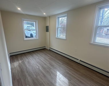 127 Lake Street - Photo Thumbnail 3