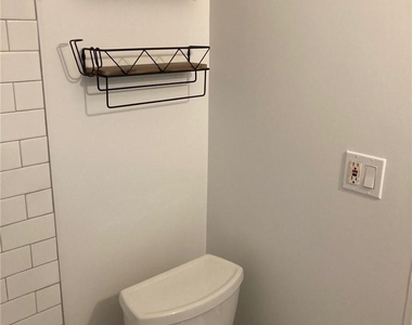 127 N Riverside Avenue - Photo Thumbnail 4