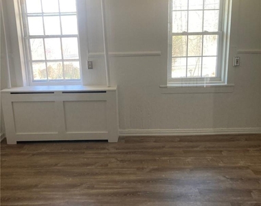 127 N Riverside Avenue - Photo Thumbnail 2