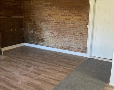 127 N Riverside Avenue - Photo Thumbnail 5