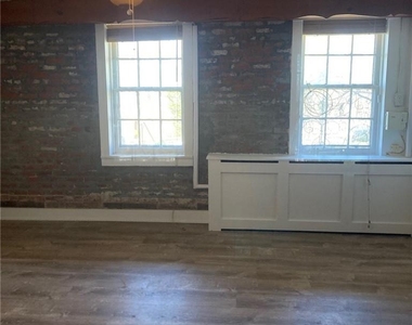 127 N Riverside Avenue - Photo Thumbnail 6