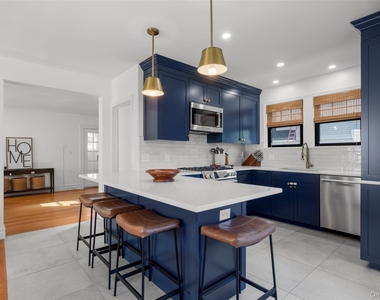 217 Soundview Avenue - Photo Thumbnail 12