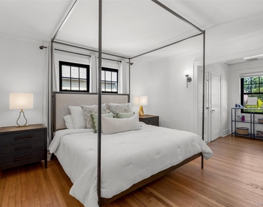 217 Soundview Avenue - Photo Thumbnail 19