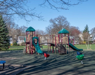 217 Soundview Avenue - Photo Thumbnail 26