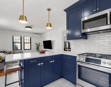 217 Soundview Avenue - Photo Thumbnail 14