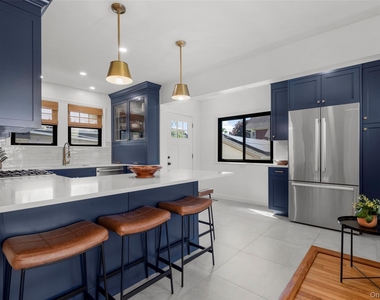 217 Soundview Avenue - Photo Thumbnail 11