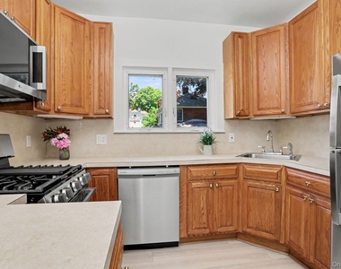 71 Grand Street - Photo Thumbnail 14