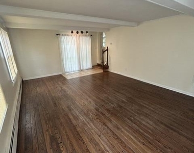 17 Pinewood Road - Photo Thumbnail 6