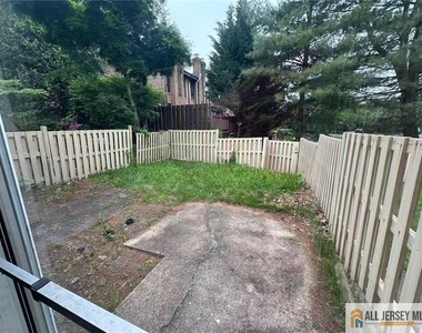 156 Nathan Drive - Photo Thumbnail 5
