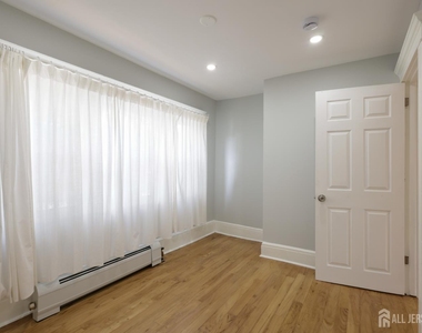 657 Amboy Avenue - Photo Thumbnail 10
