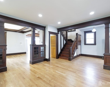 657 Amboy Avenue - Photo Thumbnail 4