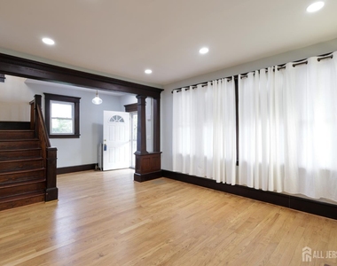 657 Amboy Avenue - Photo Thumbnail 2