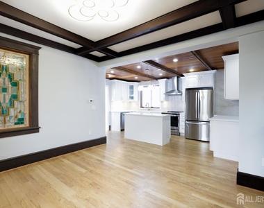 657 Amboy Avenue - Photo Thumbnail 5