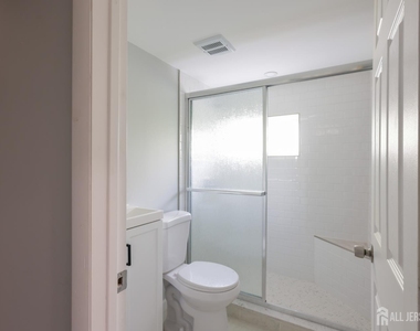 657 Amboy Avenue - Photo Thumbnail 11