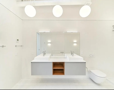 237 Madison Avenue - Photo Thumbnail 4