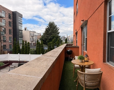 202 Withers Street - Photo Thumbnail 4